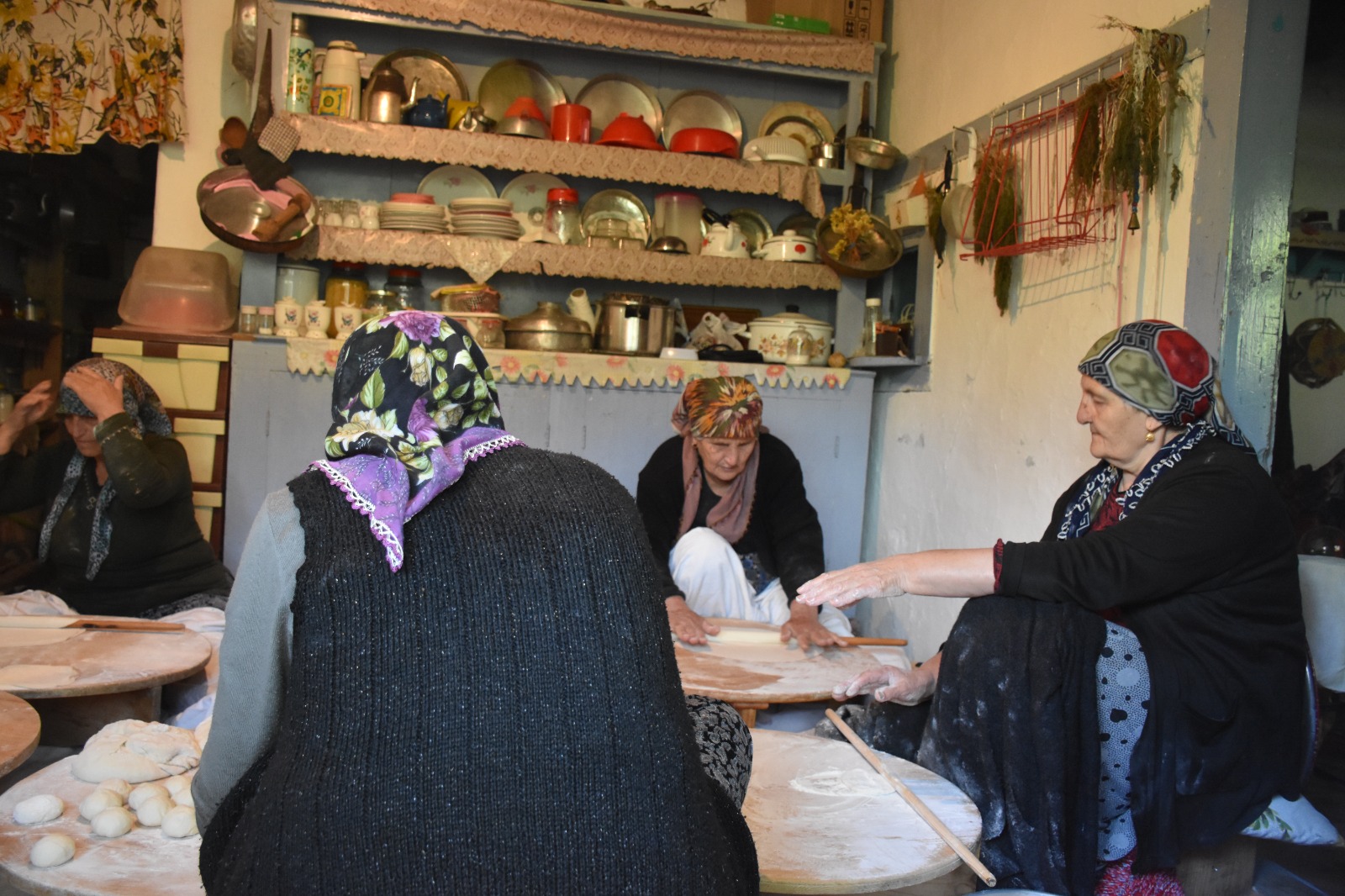 Kadınların kışlık yiyecek mesaisi başladı (Foto Galeri)