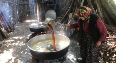 50 kiloluk kazanlarda 1 litre külle kaynatılıyor, kilosu 500 liradan satılıyor (Foto Galeri)