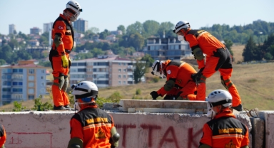AFAD'dan helikopter destekli gerçeği aratmayan tatbikat (Foto Galeri) 