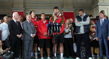 Avrupa ikincisi A Milli Erkek Basketbol Takımı, Türkiye'ye döndü (Foto Galeri) 