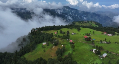 Karadeniz'in o kentinde yüksek kesimlerinde sis etkili oldu (Foto Galeri)