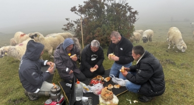 Karadeniz'in Yaylalarında Sisli Veda (Foto Galeri) 
