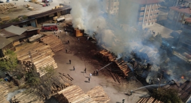 Kereste Fabrikasında Yangın Alarmı! İtfaiye Ekipleri Seferber Oldu