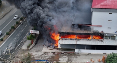 Trabzon'da alışveriş merkezinde yangın!