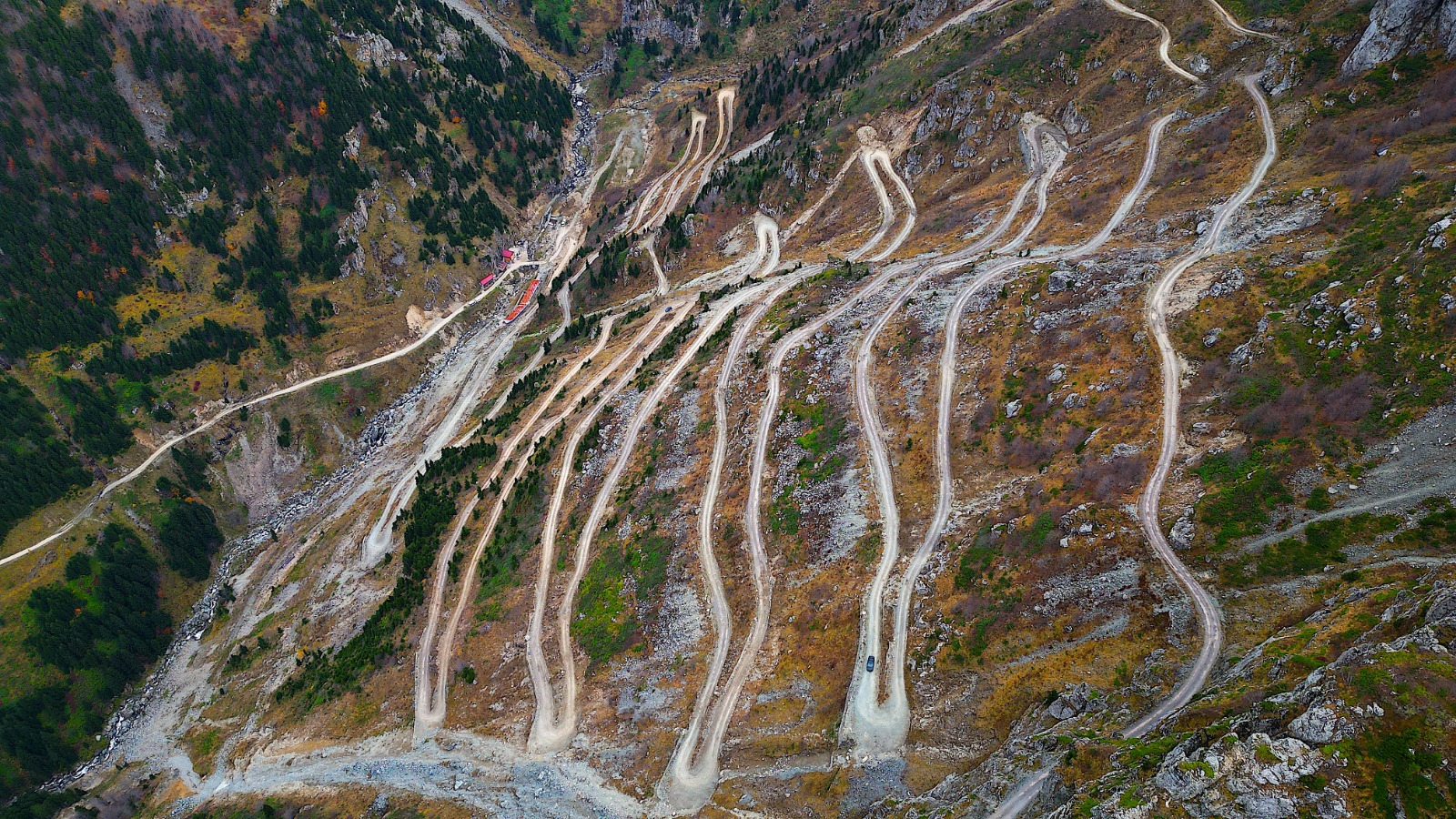 Dünyanın En Zorlu Virajları Sonbahar Renklerine Büründü (Foto Galeri) 