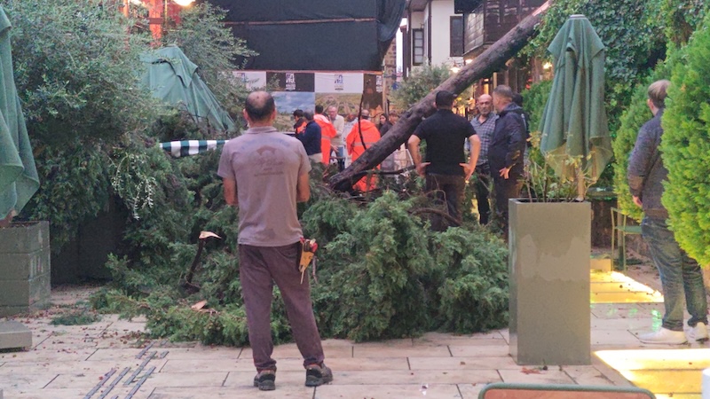 Şiddetli Rüzgar ve Sağanak Hayatı Felç Etti (Foto Galeri)