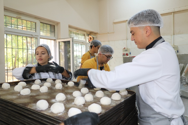 Meslek Liseleri Fabrika Gibi Çalışıyor: 230 Milyon TL Gelir Sağlandı (Foto Galeri)