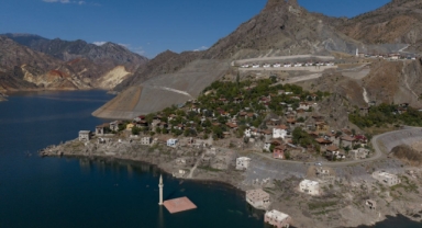 Baraj sularının çekilmesiyle, sular altında kalan kent gün yüzüne çıktı (Foto Galeri) 