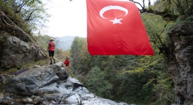 Giresunlu Dağcılar Cumhuriyet Bayramı'nı Şelalede Kutladılar! (Foto Galeri)
