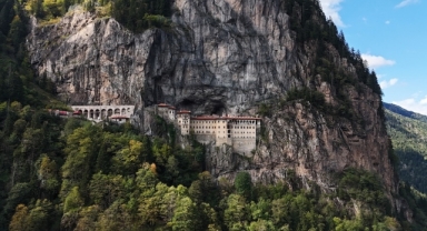 Karadeniz’in kültürel mirası: Sümela Manastırı (Foto Galeri)