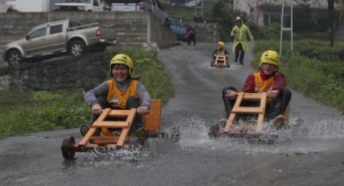 Rize'de tahta arabalar yağmura rağmen 'Laz Ralli'de yarıştı (Foto Galeri)