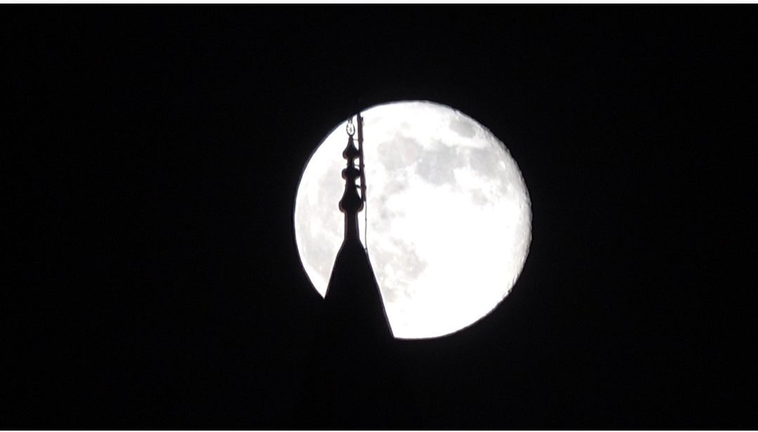 Şişkin ay görsel şölen sundu (Foto Galeri) 