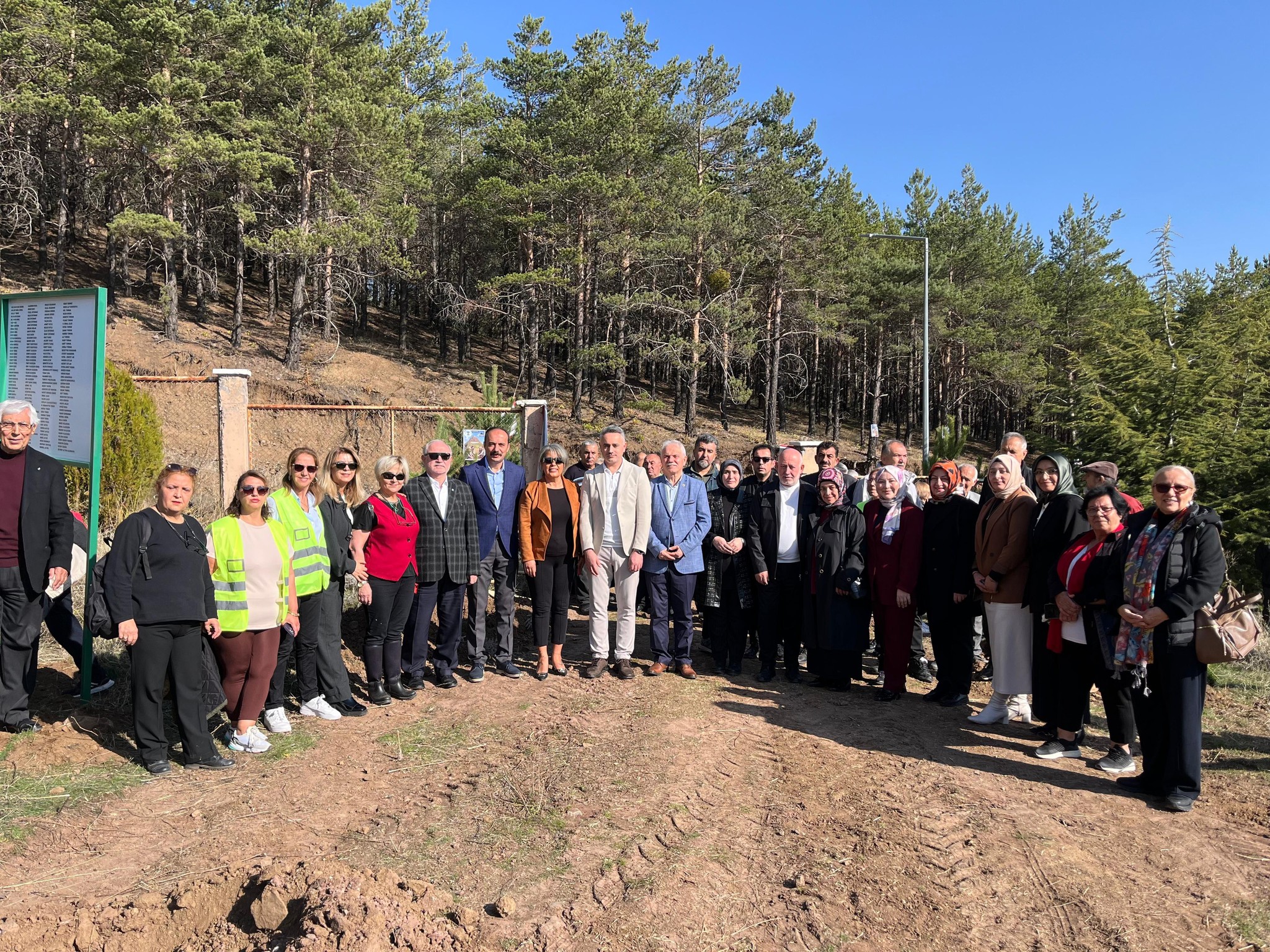 Şebin Cevizi Fidanları Toprakla Buluştu (Foto Galeri)