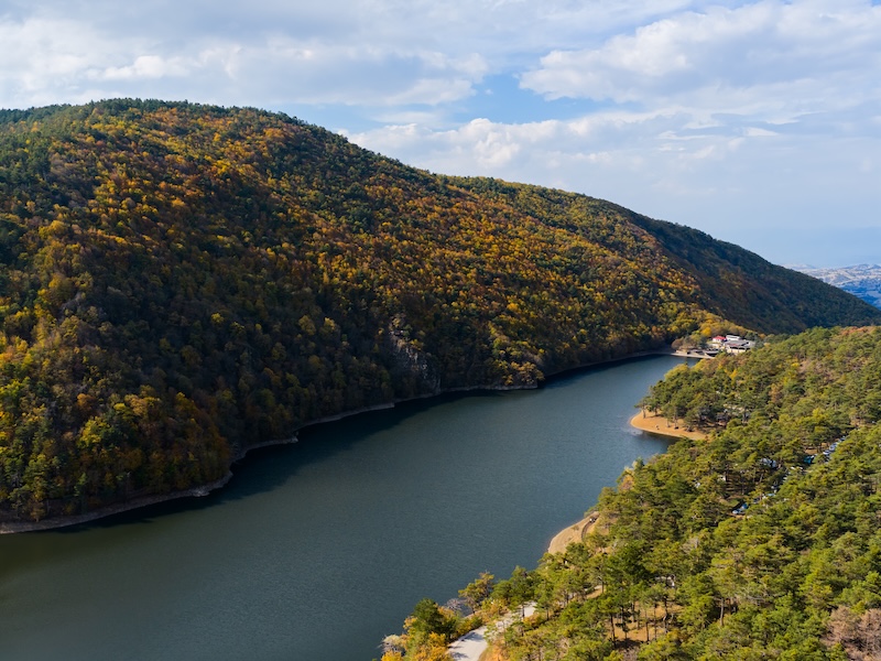 Sonbaharın Renk Cümbüşü: Boraboy Gölü Ziyaretçilerini Bekliyor (Foto Galeri)