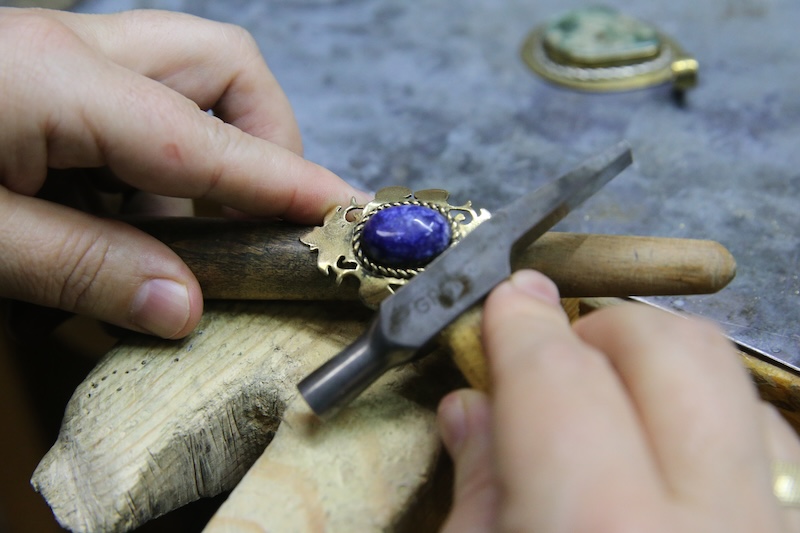 Doğal taşlar kadınların elinde hediyelik eşyaya dönüşüyor (Foto Galeri)