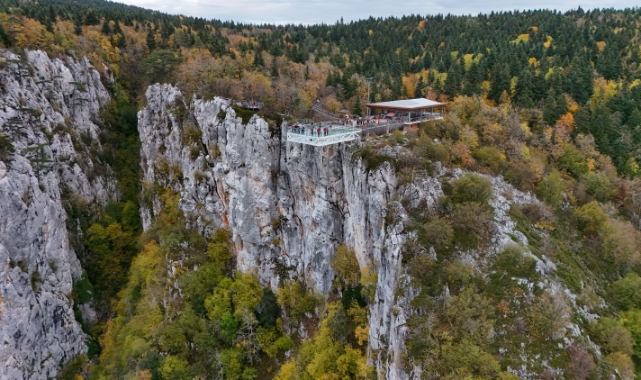  450 metre yükseklikteki cam seyir terasında sonbahar güzelliği (Foto Galeri) 