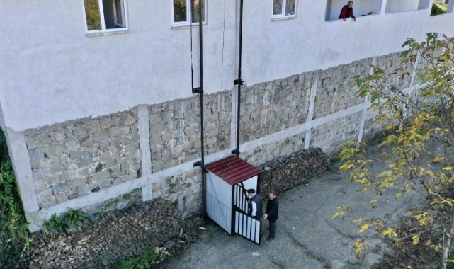 Giresun'da yaşlı ve engelliler için cami duvarına asansör kurdular (Foto Galeri) 