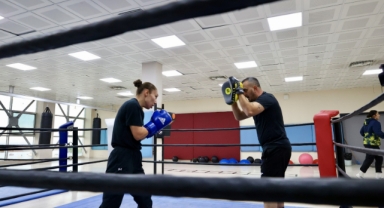 Öğretmeninin tavsiyesiyle boksa başlayan Gamze, yeni şampiyonluklar için hazırlanıyor (Foto Galeri) 