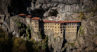 Tarihi Sümela ile Vazelon manastırları sonbaharın tonlarıyla renklendi (Foto Galeri)