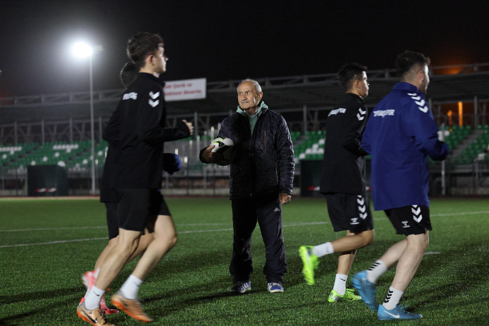 89 yaşındaki emekli madenci, 45 yıldır sporcu yetiştiriyor (Foto Galeri)