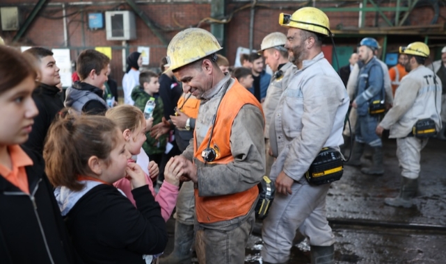 Madencilere Dünya Madenciler Günü'nde çocuklarından duygulandıran sürpriz (Foto Galeri)