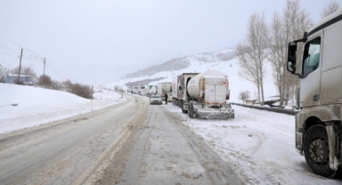O yol çığ nedeniyle ulaşıma kapandı (Foto Galeri) 