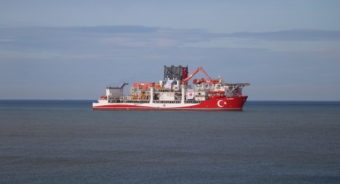 Ultra derin deniz sondaj gemisi 