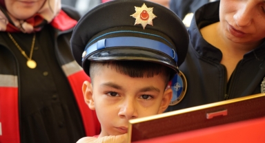 Şehidin eşi ve çocuğundan yürek yakan veda: Babaya son sarılış (Foto Galeri) 