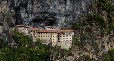 Sümela Manastırı, kültür ve doğa tutkunlarının rotasında ilk yeri alıyor (Foto Galeri)