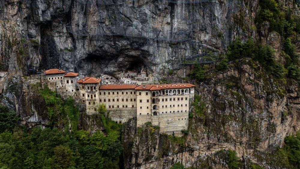 Sümela Manastırı, kültür ve doğa tutkunlarının rotasında ilk yeri alıyor (Foto Galeri)