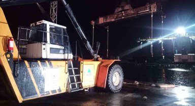 Artvin'de kamyonet denize düştü: 1 ölü, 1 yaralı