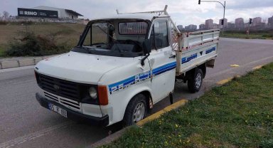Samsun'da kamyonet kaldırıma çarptı: 2 yaralı