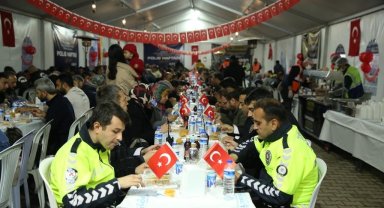 Deprem bölgelerindeki polisler iftar sofrasında buluştu
