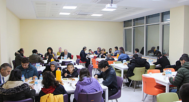 Depremzede aileler ile iftar yaptılar