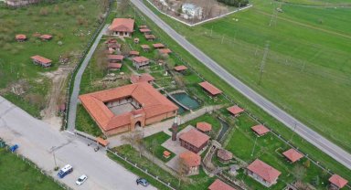 Dünya'da benzeri olmayan "Ambarköy" ziyaretçilerini bekliyor
