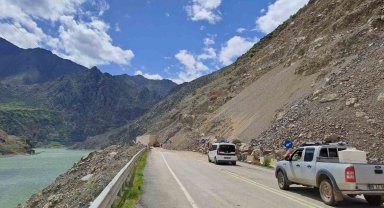 Heyelan nedeniyle kapanan Artvin-Erzurum karayolu 2 gün sonra ulaşıma açıldı