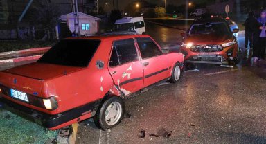 İki otomobil çarpıştı: 1 yaralı