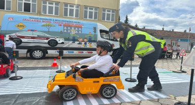 Jandarma kırsaldaki öğrencilere trafik eğitimi verdi