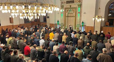 Kadir Gecesi'nde eller semaya açıldı