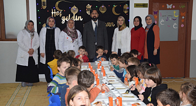 Minik öğrencilerin iftar sevinci