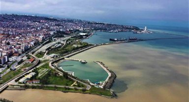 Nisan yağmurları Karadeniz'i çamura boyadı