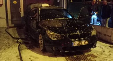 Park halindeki otomobil yandı