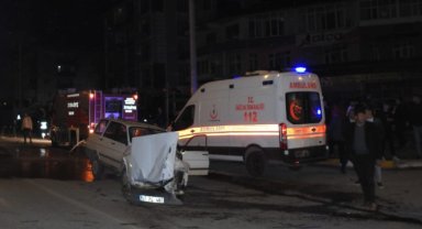 Samsun'da otomobil ile minibüsün çarpıştığı kazada 6 kişi yaralandı