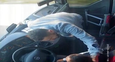 Samsun'da hareketli dakikalar: Yolcu otobüsünde kaptanı bıçakla rehin alıp aracı kaçırdı