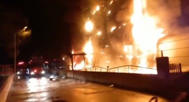 Samsun'da lokantada çıkan yangın evlere sıçradı, alevler geceyi aydınlattı