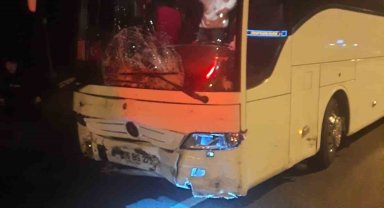 Samsun'da tur otobüsüyle otomobil çarpıştı: 1 ölü
