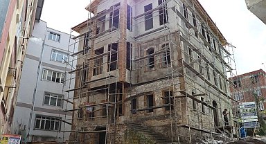 Tarihi konağın restorasyonu sürüyor