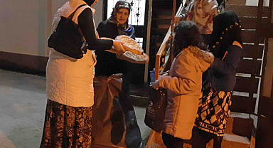 Teravih sonrası pide ikramı