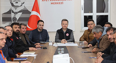 Vali Enver Ünlü, Türkoğlu'nda depremin yaralarını sarıyor