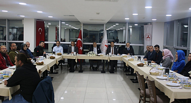 Vali Vekili Çavuş, depremzedelerle iftarda buluştu